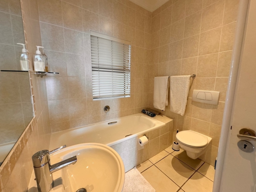 To Let 2 Bedroom Property for Rent in Big Bay Western Cape